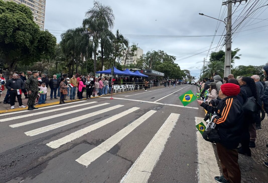 Desfile da Independência em Presidente Prudente reúne quase 200 participantes de grupos cívicos e de segurança