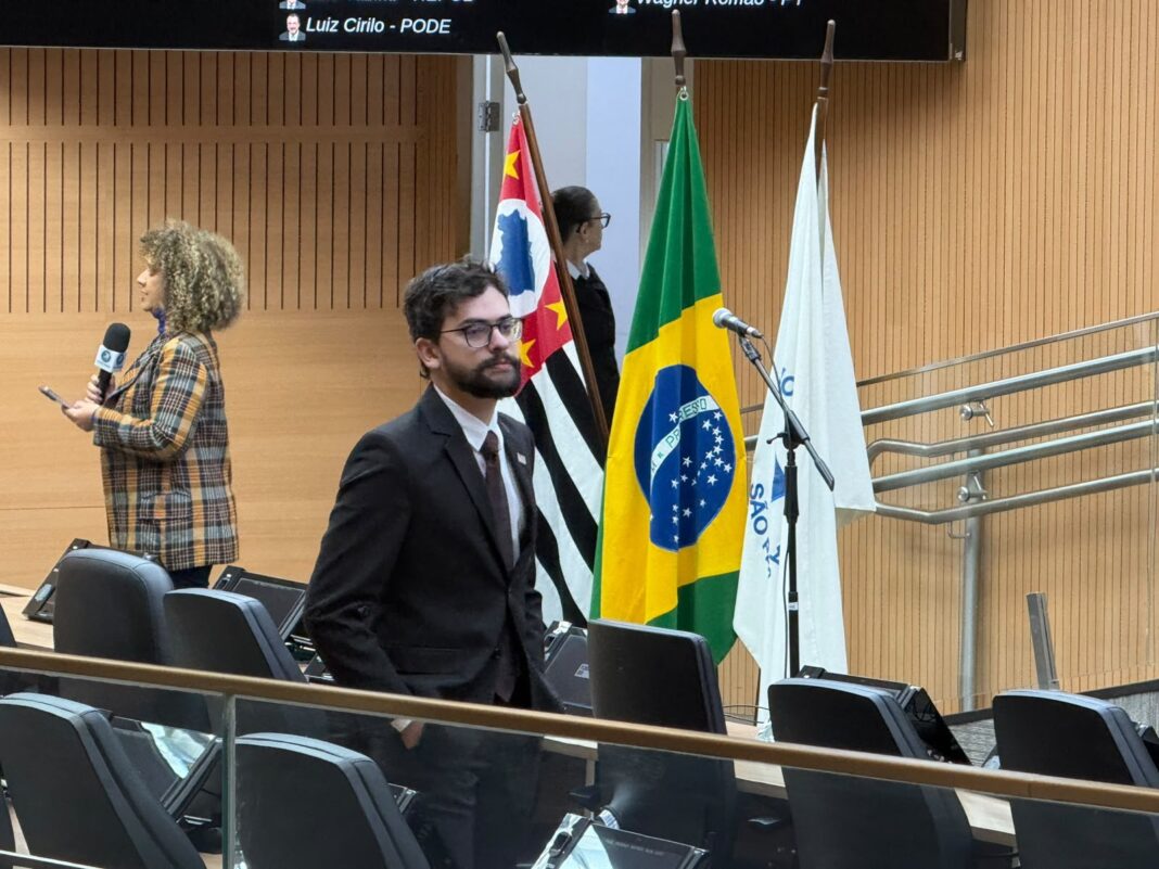 Câmara de Campinas cassa mandato do vereador Vini Oliveira por quebra de decoro parlamentar