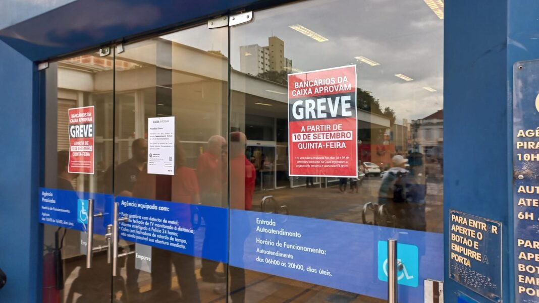 Greve de funcionários do Caixa Econômica paralisa atendimento em agências da região de Piracicaba