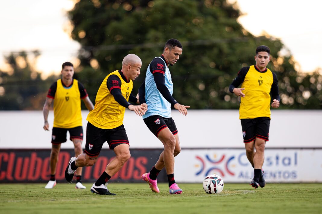 Atlético-GO faz mudanças para duelo contra o Fortaleza na Série B