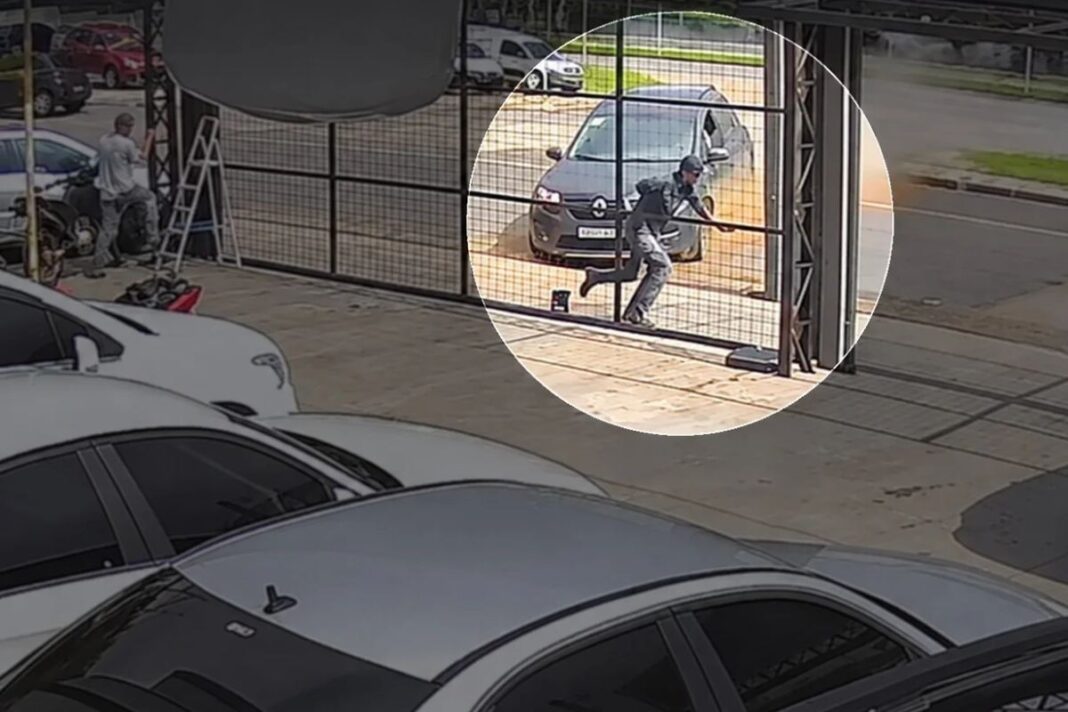 Carro desgovernado invade loja em São José dos Campos e assusta clientes