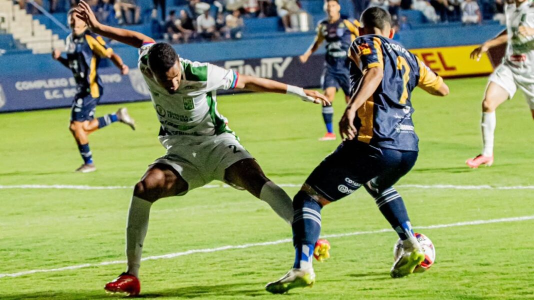São João del-Rei vence Novo Esporte com hat-trick de Natã no Mineiro