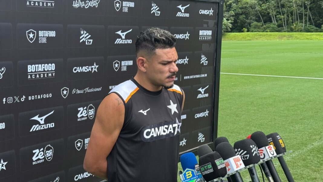 Tiquinho Soares critica vazamento sobre prêmio no Botafogo: ‘Barulho desnecessário’